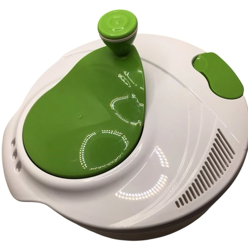 Mainstays Salad Spinner 4 Quart Green Easy Spin Rotary Handle.